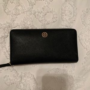 TORY BURCH BLACK AND GOLD WALLET